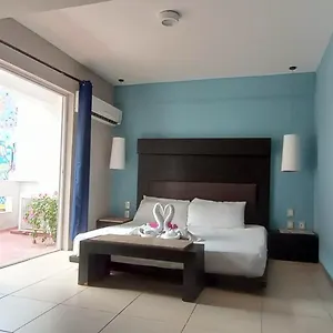 2* Hotel Blvd